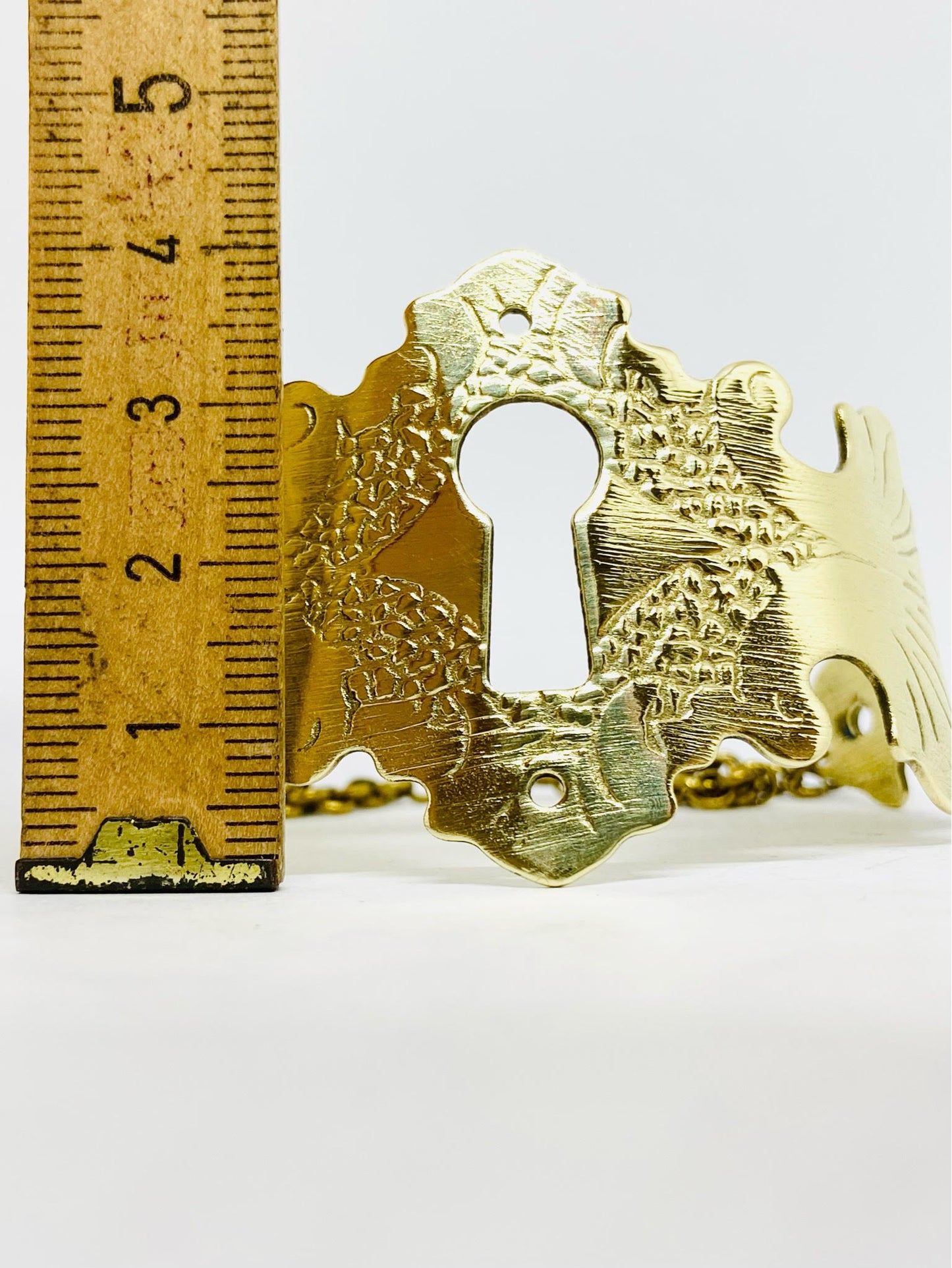 Bracciale SERRATURA OTTONE QUEEN LUCIDO, realizzato con un'antica serratura