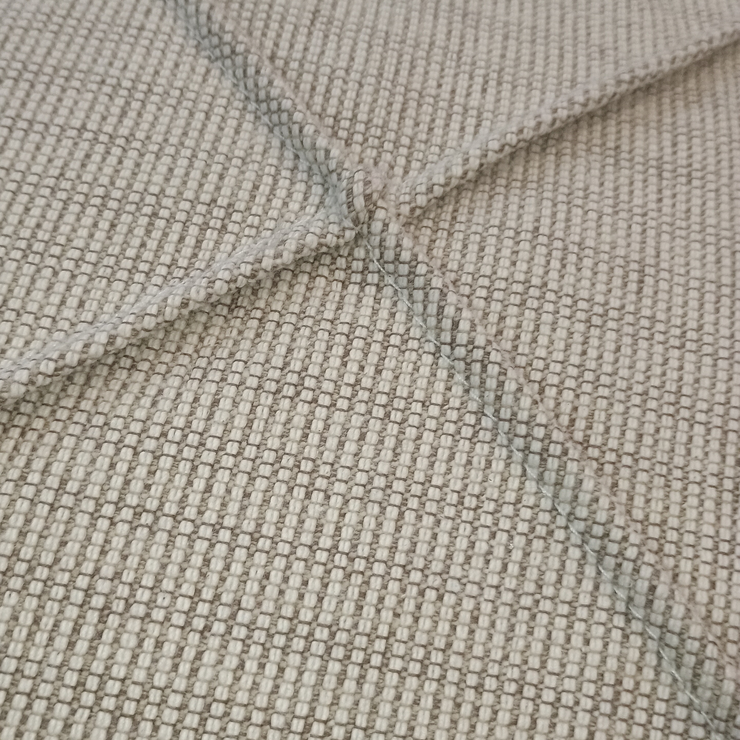 Cuscino quadrato per divano, beige.