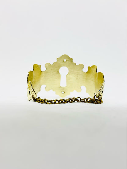 Bracciale SERRATURA OTTONE QUEEN LUCIDO, realizzato con un'antica serratura
