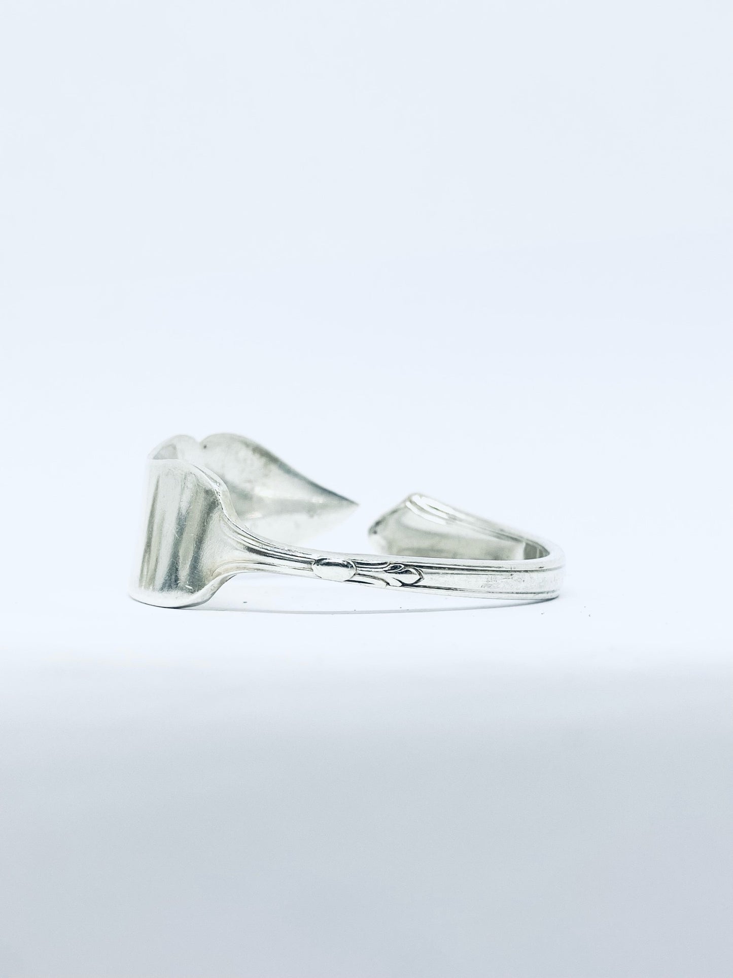 Bracciale MASTER BUTTER KNIFE realizzato con un'antica posata, in lega d'argento