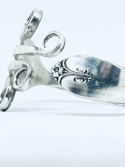 Bracciale FORCHETTA realizzato con un' antica posata, lega d'argento.