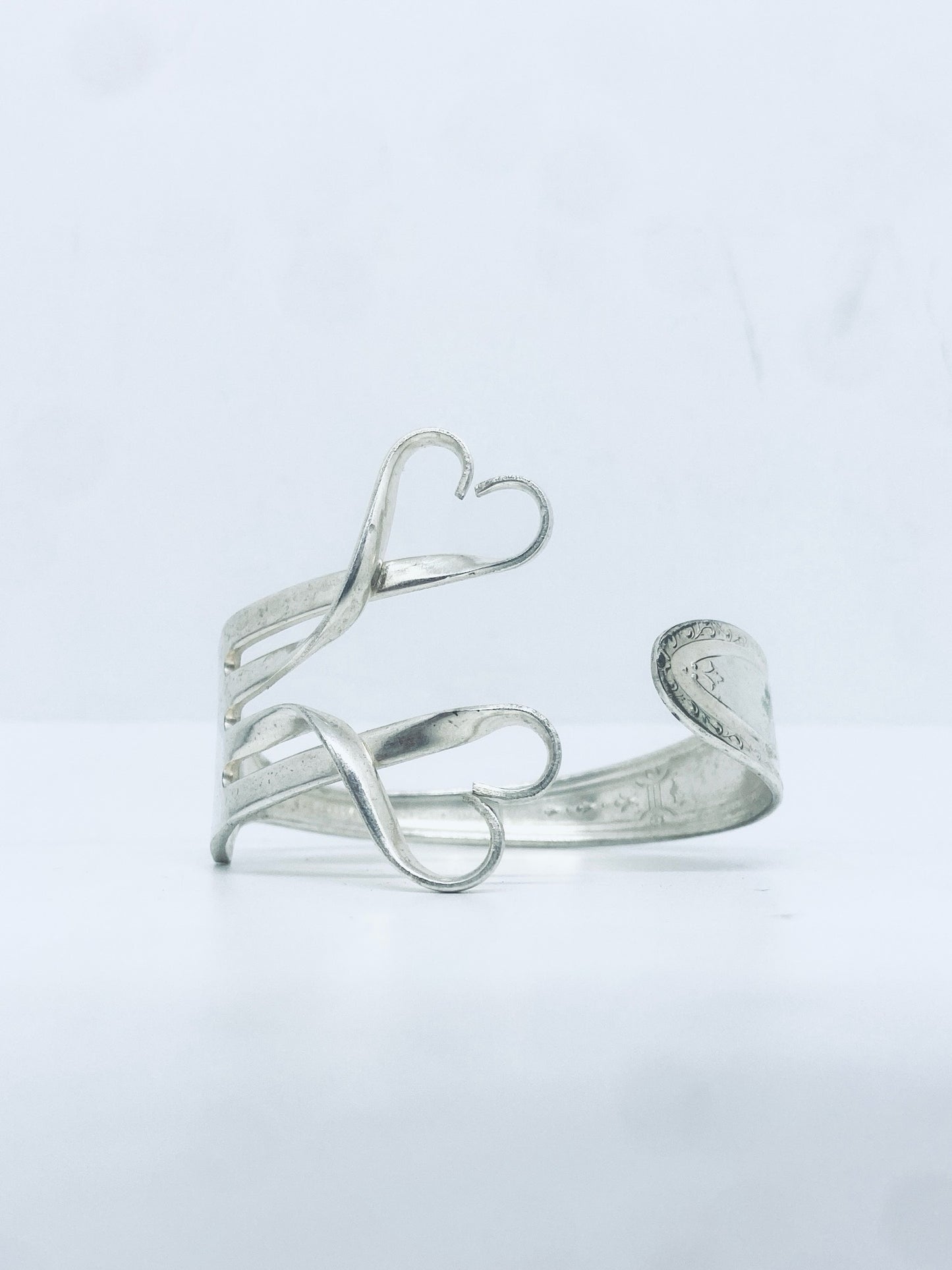 Bracciale FORCHETTA CUORI in lega d'argento realizzato con un'antica posata